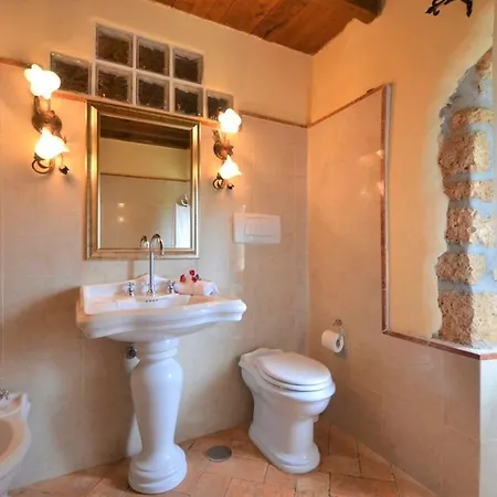 Sleeps 9 Lubriano