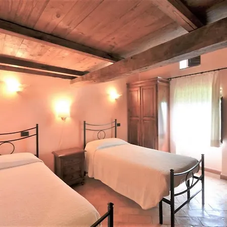 Sleeps 9 Villa Lubriano