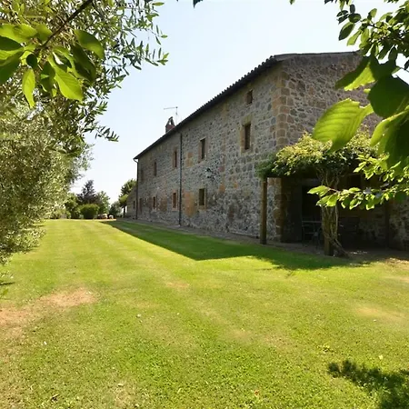 Sleeps 9 * Lubriano