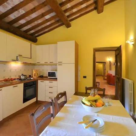 Villa Sleeps 9 Lubriano