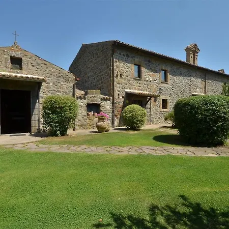 Sleeps 9 Villa Lubriano