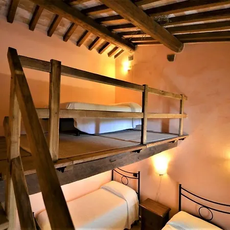 Sleeps 9 Lubriano