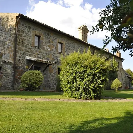 Sleeps 9 Lubriano